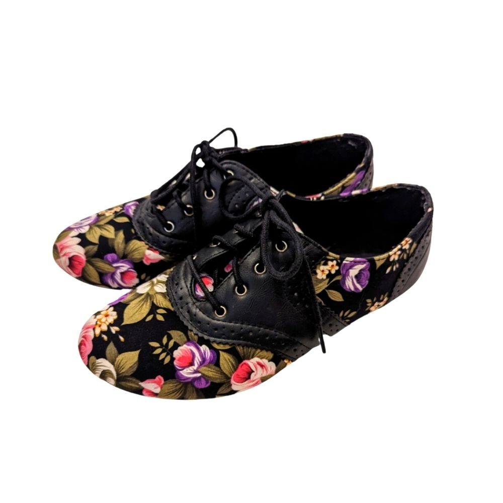 Kali | Size 7 Black Floral Oxfords